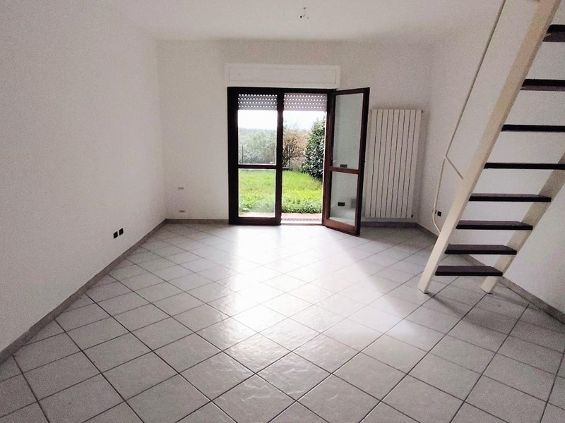 Monolocale in Vendita a Pontedera, zona La Borra, 105'000&euro;, 60 m², con Box