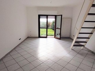 Monolocale in Vendita a Pontedera, zona La Borra, 105'000&euro;, 60 m², con Box