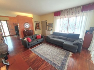 Villa bifamiliare in Vendita a Lucca, zona San Cassiano a Vico, 290'000&euro;, 120 m²