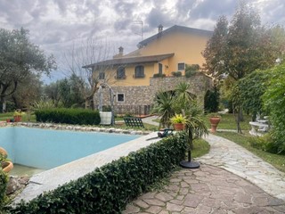 Villa in Vendita a Luni, zona Isola, 998'000€, 330 m²