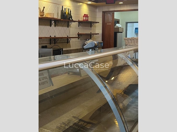 Immobile commerciale in Affitto a Lucca, 1'750&euro;, 87 m²