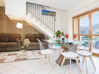 Casa Indipendente in Affitto a La Spezia, 2'450€, 230 m², arredato