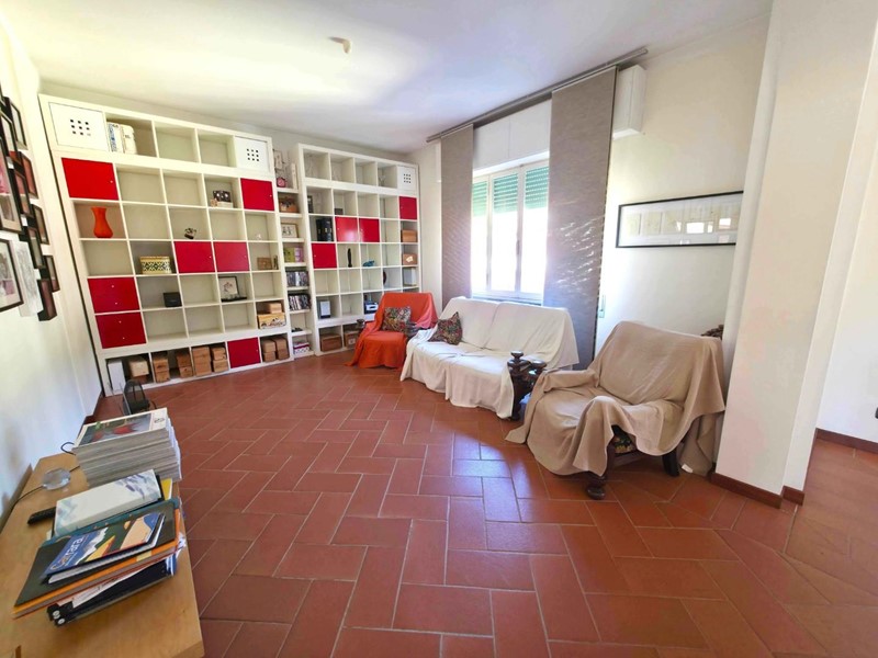 Appartamento in Vendita a Massa, 228'000€, 120 m²