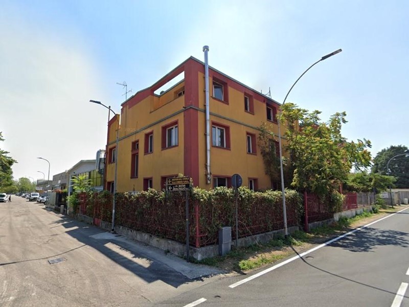 Attività commerciale in Vendita a Pogliano Milanese, 217'500&euro;, 1513 m²
