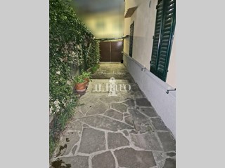 Casa Indipendente in Vendita a Campi Bisenzio, zona San Piero a Ponti, 319'000&euro;, 105 m²