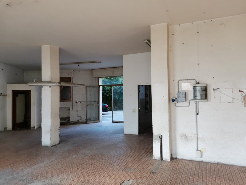 Immobile commerciale in Vendita a Poggibonsi, 65'000€, 100 m²