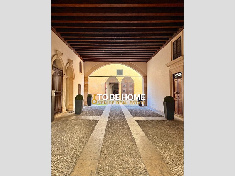 Attico in Vendita a Vicenza, 1'490'000&euro;, 320 m², con Box