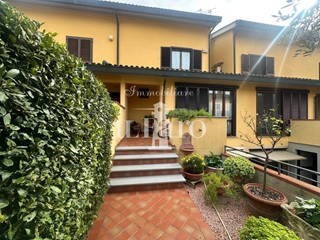 Casa Indipendente in Vendita a Campi Bisenzio, zona San Piero a Ponti, 550'000&euro;, 120 m², con Box