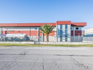Capannone in Vendita a Bientina, 135'000&euro;, 410 m²