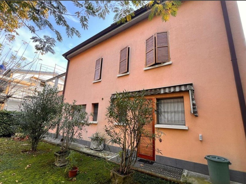 Casa Indipendente in Vendita a Reggio Emilia, 590'000€, 500 m²