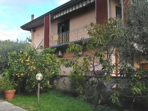 Quadrilocale in Vendita a Massa, zona Romagnano, 133'000€, 90 m²