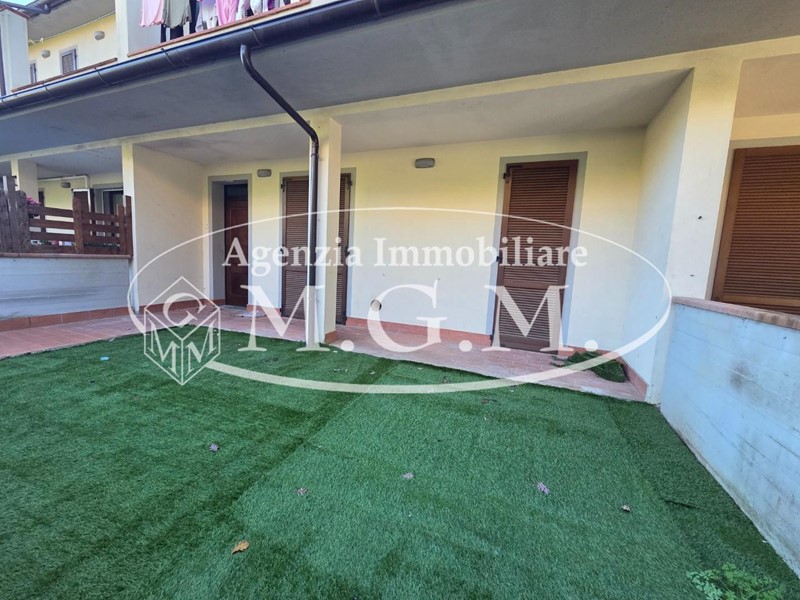 Trilocale in Vendita a Santa Maria a Monte, zona Montecalvoli Alto, 129'000&euro;, 65 m², con Box