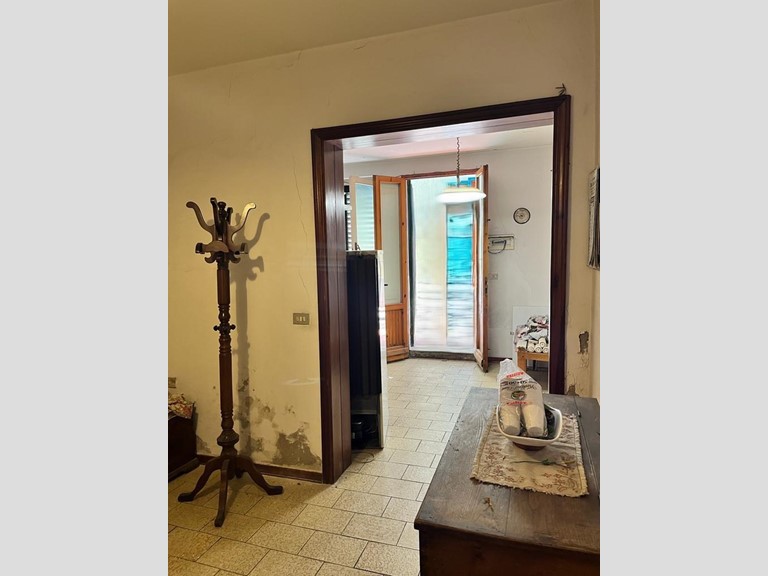 Casa Indipendente in Vendita a Agliana, zona San Niccolo' Agliana, 160'000&euro;, 250 m²