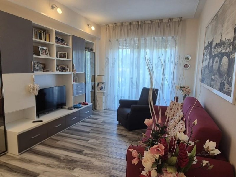 Appartamento in Vendita a Viareggio, 260'000&euro;, 90 m², arredato