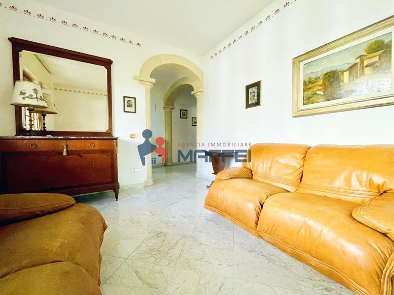 Villa bifamiliare in Vendita a Viareggio, zona Torre Del Lago-marina, 399'000&euro;, 135 m², arredato