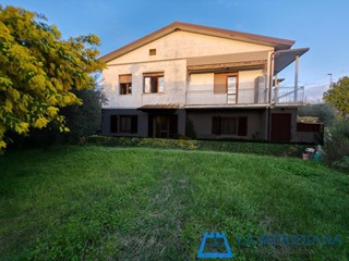 Appartamento in Vendita a Cerreto Guidi, 190'000&euro;, 130 m², arredato, con Box