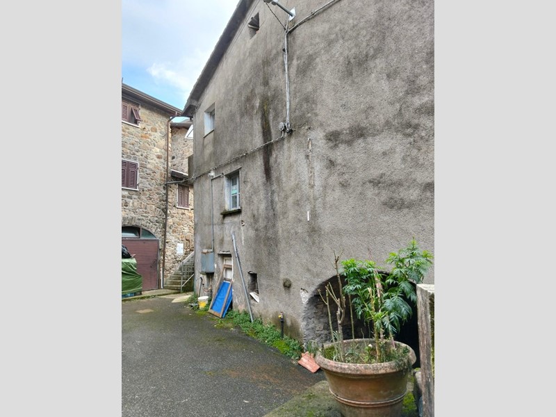 Casa Semi Indipendente in Vendita a Tresana, zona Giovagallo, 25'000€, 80 m², arredato