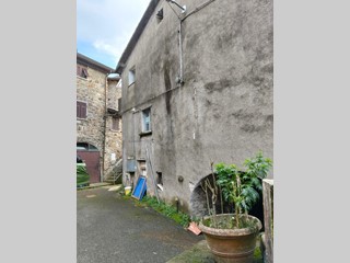 Casa Semi Indipendente in Vendita a Tresana, zona Giovagallo, 25'000€, 80 m², arredato