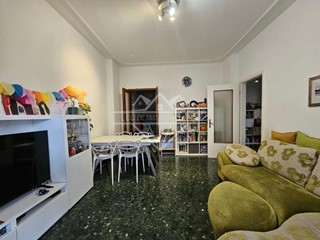 Appartamento in Vendita a Carrara, 140'000&euro;, 88 m², con Box