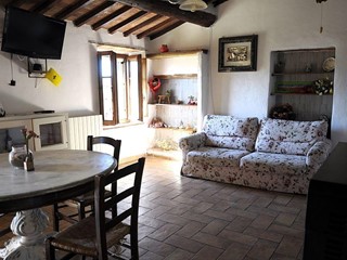 Trilocale in Vendita a Casole d'Elsa, zona Pievescola, 105'000€, 75 m²