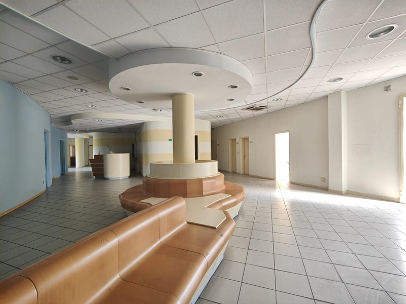 Immobile commerciale in Vendita a Castelfranco di Sotto, 230'000&euro;, 950 m²