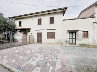 Casa Indipendente in Vendita a Pescia, 98'000€, 82 m²