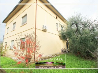Villa in Vendita a Larciano, 250'000€, 220 m², con Box