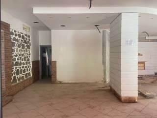 Negozio in Vendita a Pistoia, 290'000€, 180 m²