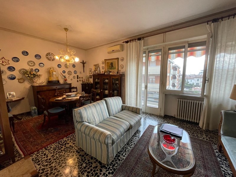 Quadrilocale in Vendita a Lucca, zona Sant'Anna, 230'000€, 120 m², con Box