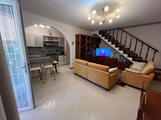 Villetta a schiera in Vendita a Massa, 249'000&euro;, 90 m², arredato, con Box