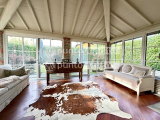 Villa in Vendita a Lucca, zona Cappella, 580'000&euro;, 250 m², con Box