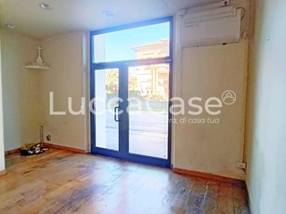 Immobile commerciale in Affitto a Lucca, zona San Concordio Contrada, 450&euro;, 20 m²