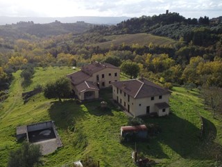Casale in Vendita a Barberino Tavarnelle, 1'000'000&euro;, 1350 m², con Box