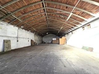 Capannone in Vendita a Colle di Val D'Elsa, zona Gracciano Dell'elsa, 200'000€, 570 m²