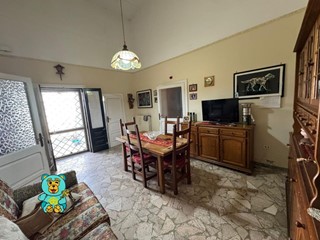 Casa Indipendente in Vendita a Trepuzzi, 240'000€, 190 m²