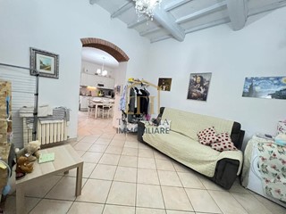 Quadrilocale in Vendita a Colle di Val D'Elsa, zona Castel San Gimignano, 98'000€, 72 m², arredato, con Box