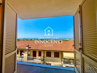 Appartamento in Vendita a Massa, 150'000€, 130 m²