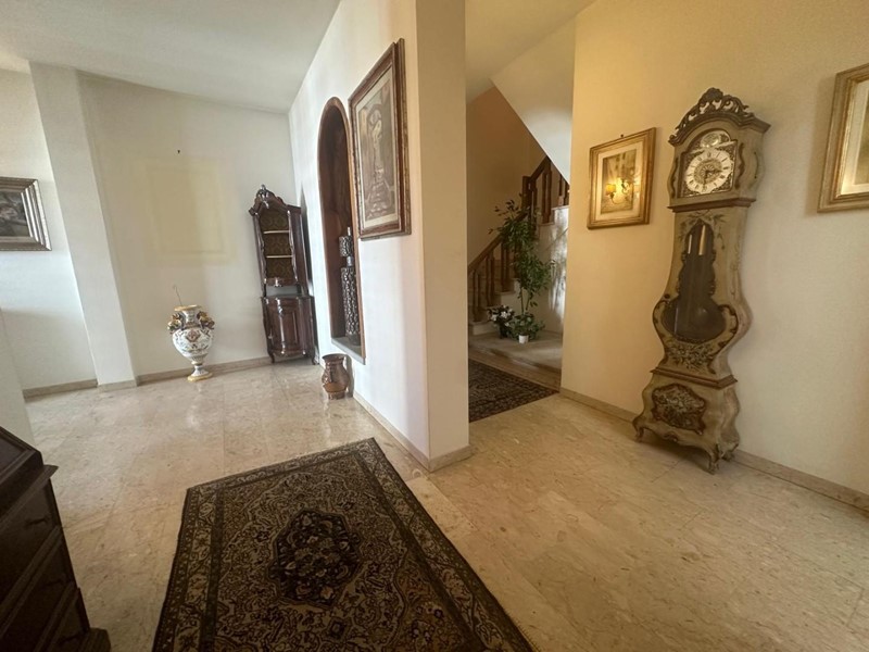 Villa in Vendita a Empoli, 690'000&euro;, 357 m², con Box