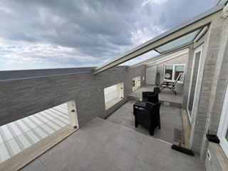 Attico in Vendita a Cecina, zona Cecina Marina, 500'000&euro;, 140 m², arredato