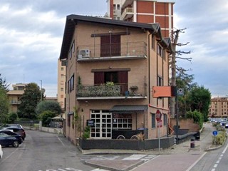 Immobile commerciale in Vendita a Vedano al Lambro, 130'500&euro;, 185 m²