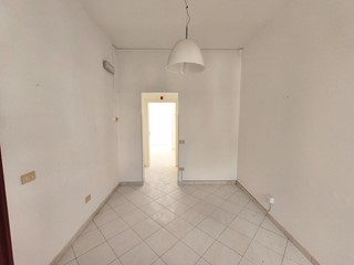 Ufficio in Affitto a Palaia, zona Forcoli, 370€, 52 m²