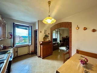Appartamento in Vendita a Siena, zona Coroncina, 240'000€, 94 m²