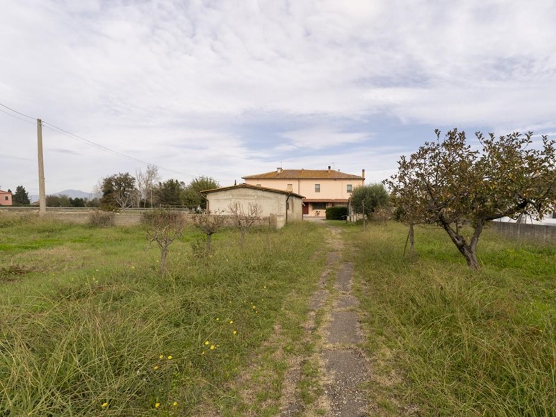 Casa Indipendente in Vendita a Casciana Terme Lari, zona Perignano, 500'000&euro;, 600 m²