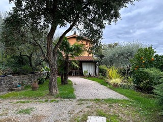 Casa di corte in Vendita a Pescia, zona San Quirico, 330'000€, 110 m², arredato