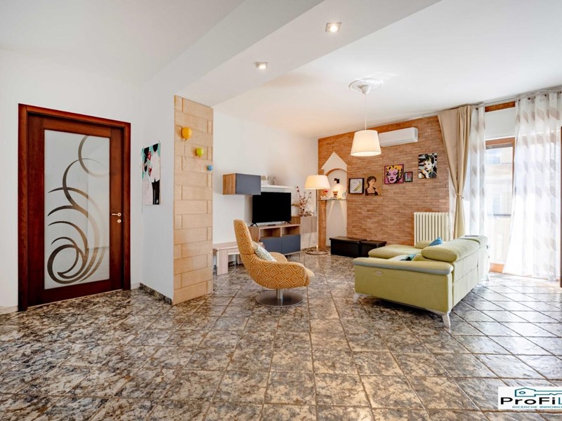 Trilocale in Vendita a Santeramo in Colle, 132'000&euro;, 122 m²