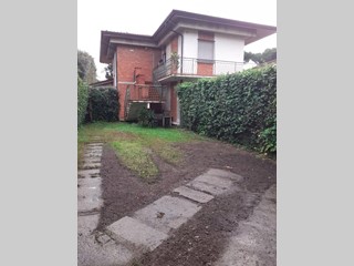 Villa bifamiliare in Vendita a Massa, zona Ronchi, 950'000&euro;, 180 m²