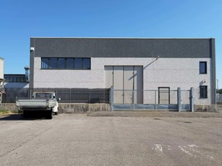 Capannone in Vendita a Rondissone, 162'000&euro;, 700 m²