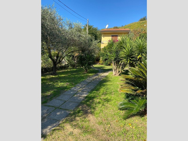 Casa Indipendente in Vendita a Massa, zona Mirteto, 395'000&euro;, 160 m²