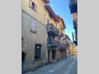 Casa Indipendente in Vendita a Chiomonte, 29'320&euro;, 220 m²