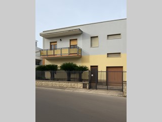 Appartamento in Vendita a Lequile, 125'000&euro;, 200 m², arredato, con Box